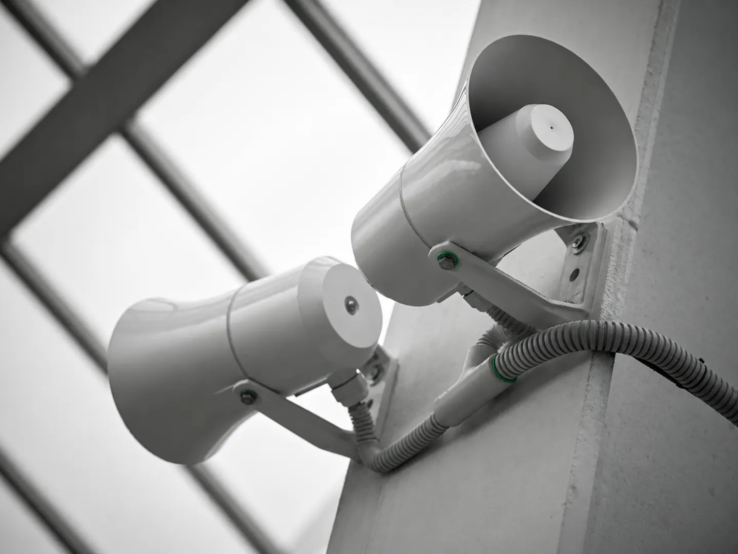 Sistema de sonido y megafonía para evaluación acústica profesional